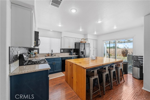815 Autumn Lane, Corona CA: https://media.crmls.org/medias/622de29a-aa99-44d0-8a1d-1364d71a6740.jpg
