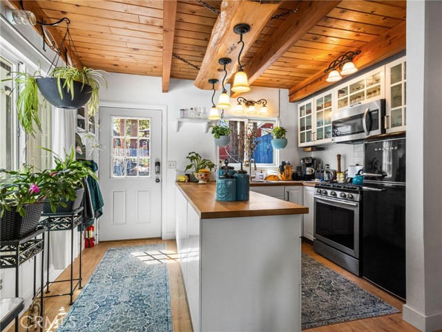 Detail Gallery Image 21 of 54 For 40155 Mahanoy, Big Bear Lake,  CA 92315 - 2 Beds | 1 Baths