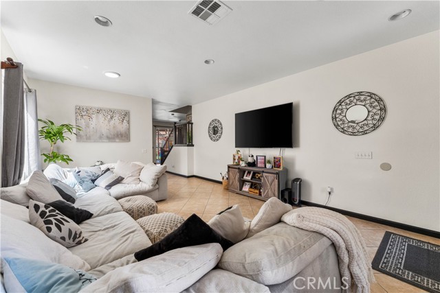 Detail Gallery Image 3 of 26 For 9482 Apricot Ct, Hesperia,  CA 92345 - 4 Beds | 2/1 Baths