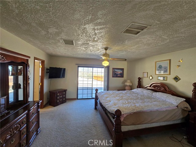 7050 Ivanpah Avenue, 29 Palms CA: https://media.crmls.org/medias/6230e4cd-fcb7-4060-b9d4-2f306e073603.jpg