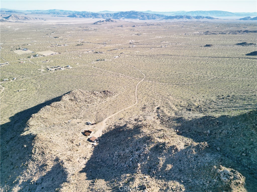 https://media.crmls.org/medias/62324f23-2dfb-49d6-b6fd-16973acb30cf.jpg?preset=X-Large