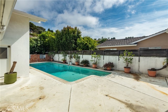 2820 Via De La Guerra, Palos Verdes Estates, California 90274, 3 Bedrooms Bedrooms, ,3 BathroomsBathrooms,Residential,Sold,Via De La Guerra,PV21224574