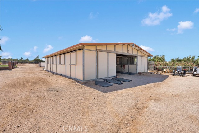 12958 Ranchero Road, Oak Hills CA: https://media.crmls.org/medias/6233f704-7178-4c9c-b511-b97fb17f1fd6.jpg