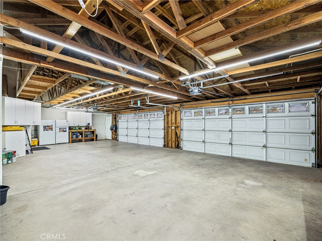 https://media.crmls.org/medias/623442cb-d608-42d6-903f-90419bf2b8c7.jpg?preset=X-Large