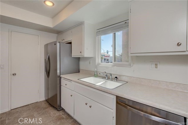 Detail Gallery Image 13 of 27 For 814 3rd St, Hermosa Beach,  CA 90254 - 3 Beds | 2 Baths