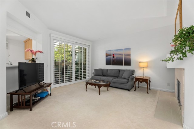 2303 Paseo Circulo, Tustin CA: https://media.crmls.org/medias/62355cca-a70b-47cb-ac12-16a5c175d1e5.jpg