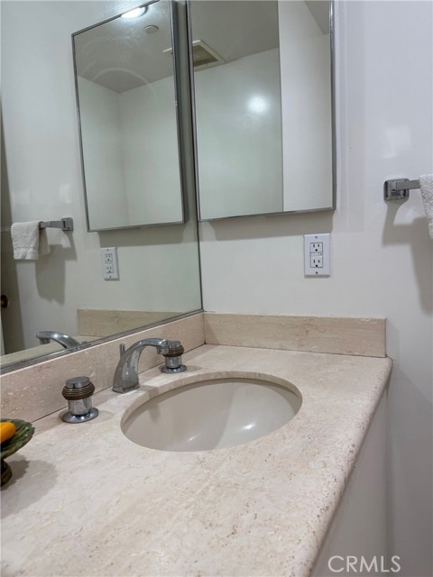 Detail Gallery Image 19 of 38 For 850 E Ocean Bld #B3,  Long Beach,  CA 90802 - 2 Beds | 2/1 Baths
