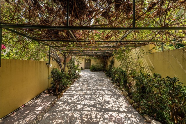 Detail Gallery Image 24 of 35 For 2027 N Highland Ave, Los Angeles,  CA 90068 - 6 Beds | 3 Baths