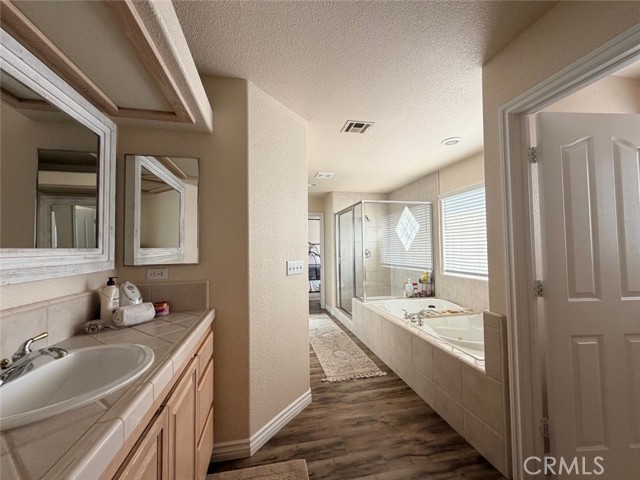 Detail Gallery Image 11 of 29 For 18285 Harbor Dr, Victorville,  CA 92395 - 5 Beds | 3 Baths