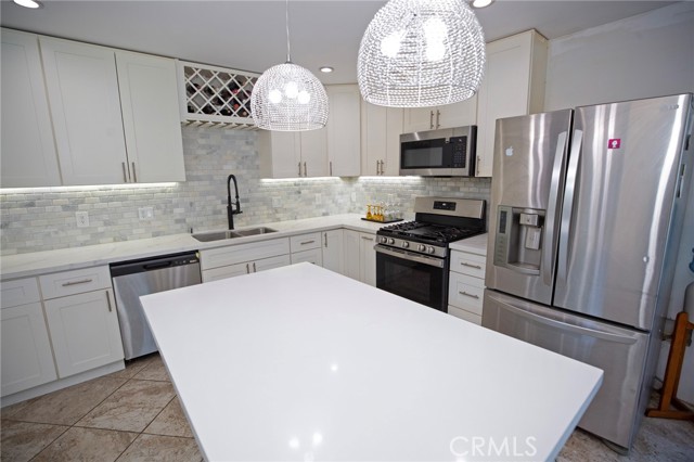 Detail Gallery Image 8 of 21 For 8322 Vista Del Rosa St, Downey,  CA 90240 - 5 Beds | 3 Baths