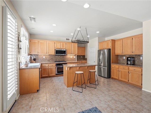 Detail Gallery Image 8 of 40 For 26332 Oakdale Canyon Ln, Canyon Country,  CA 91387 - 5 Beds | 3 Baths