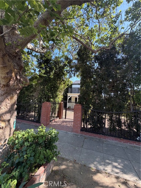 12400 Magnolia, Valley Village CA: https://media.crmls.org/medias/62375786-d72f-4b00-be1f-d79a7baef518.jpg