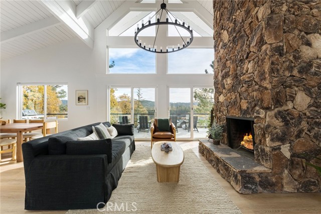 Detail Gallery Image 3 of 43 For 27792 West Shore Rd, Lake Arrowhead,  CA 92352 - 3 Beds | 2 Baths