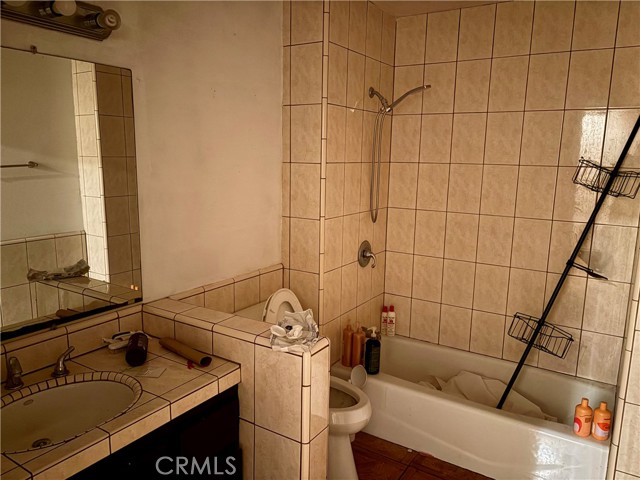 Detail Gallery Image 16 of 35 For 1042 W Mcfadden, Santa Ana,  CA 92707 - 5 Beds | 3/1 Baths