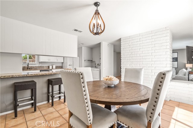 43160 Virginia Avenue, Palm Desert CA: https://media.crmls.org/medias/62380a35-4192-4708-a243-6abb4c2496f3.jpg