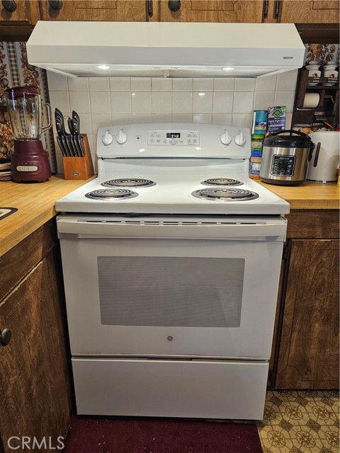 Detail Gallery Image 8 of 31 For 16004 18th Ave, Clearlake,  CA 95422 - 2 Beds | 2 Baths