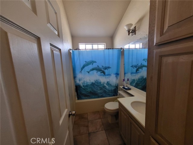 Detail Gallery Image 7 of 18 For 19842 Emerald Creek Dr, Canyon Country,  CA 91351 - 3 Beds | 2 Baths