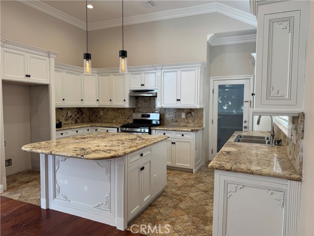 Detail Gallery Image 4 of 28 For 4912 Hesperia, Encino,  CA 91316 - 3 Beds | 2/1 Baths