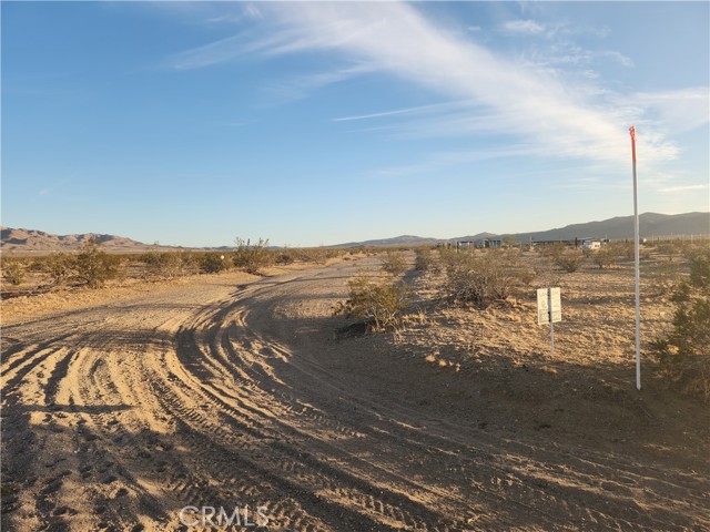 Detail Gallery Image 4 of 9 For 19200 Chisholm Trl, Helendale,  CA 92342 - – Beds | – Baths