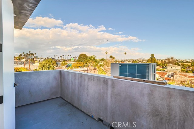 Detail Gallery Image 20 of 22 For 1704 S Redondo Bld, Los Angeles,  CA 90019 - 4 Beds | 4 Baths