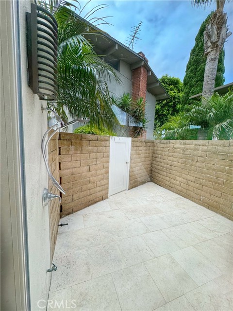 Detail Gallery Image 11 of 23 For 4100 Shorecrest Ln, Corona Del Mar,  CA 92625 - 2 Beds | 1 Baths