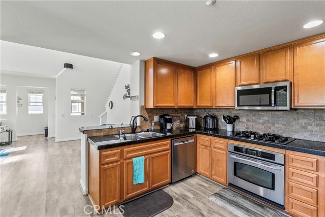 Detail Gallery Image 9 of 38 For 27014 Fairway Ln, Valencia,  CA 91381 - 3 Beds | 2 Baths
