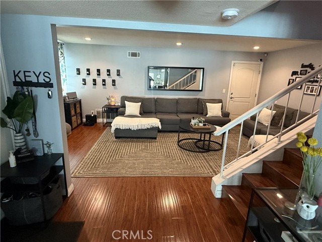 13241 Oakwood Lane, La Mirada CA: https://media.crmls.org/medias/623df157-f74b-45b5-97cd-7b234f9d4d73.jpg