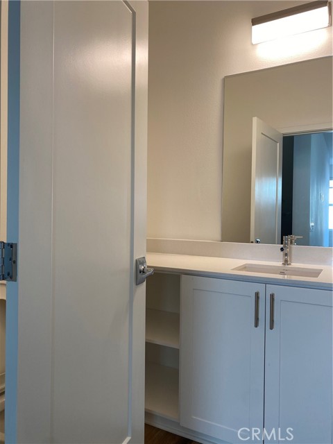 2312 Synergy, Irvine CA: https://media.crmls.org/medias/623e3375-f3a7-4a3a-a706-e8e4f6cde16b.jpg