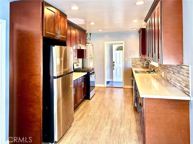 Detail Gallery Image 2 of 27 For 12040 Stagg St, North Hollywood,  CA 91605 - 4 Beds | 2/1 Baths