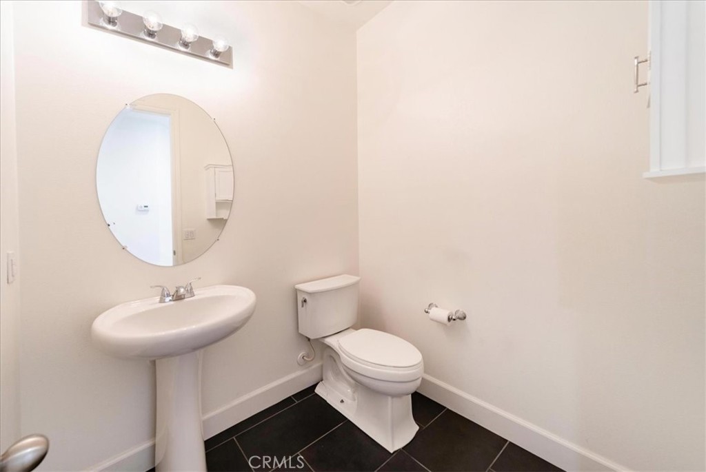 https://media.crmls.org/medias/62400c77-463f-4982-ad85-87f5e2e64c23.jpg?preset=X-Large