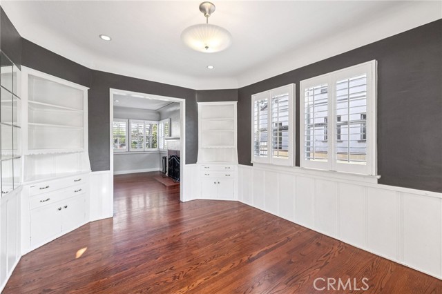 Detail Gallery Image 12 of 34 For 527 S Orchard Dr, Burbank,  CA 91506 - 4 Beds | 1/1 Baths