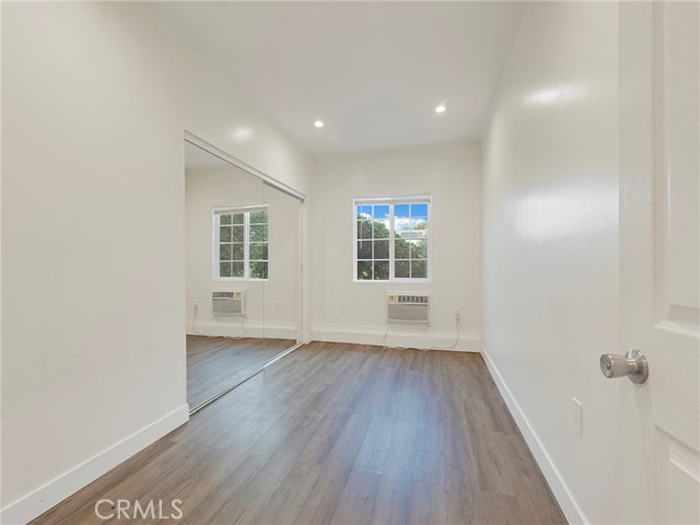 Detail Gallery Image 7 of 34 For 22222 Vanowen, Woodland Hills,  CA 91303 - 5 Beds | 2 Baths