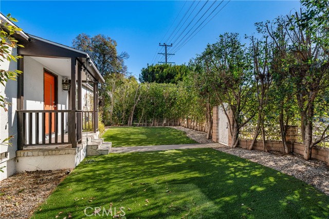 Detail Gallery Image 2 of 21 For 17329 Burbank Bld, Encino,  CA 91316 - 7 Beds | 3 Baths