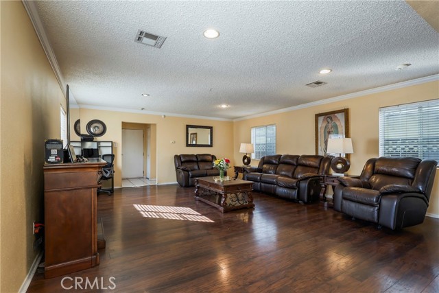 Detail Gallery Image 11 of 24 For 1801 W Cameron St, Long Beach,  CA 90810 - 4 Beds | 3 Baths