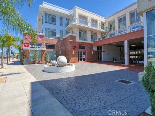 56 E Duarte Road, Arcadia CA: https://media.crmls.org/medias/6243f582-ef52-4eae-9b82-588aec8847d8.jpg