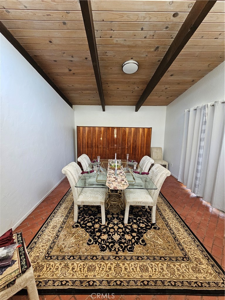 https://media.crmls.org/medias/624448cd-58ff-437a-aa8d-7a28ec2f2eb1.jpg?preset=X-Large