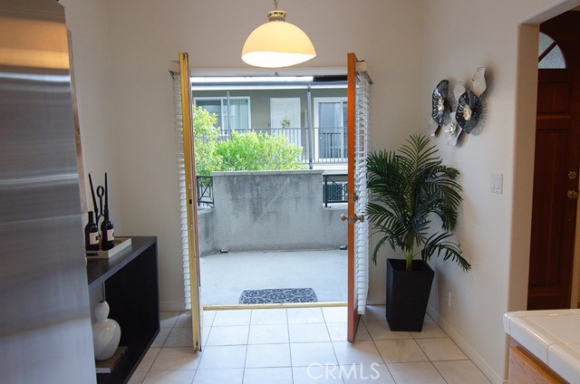 Detail Gallery Image 16 of 35 For 240 S Mentor #2,  Pasadena,  CA 91106 - 2 Beds | 2/1 Baths