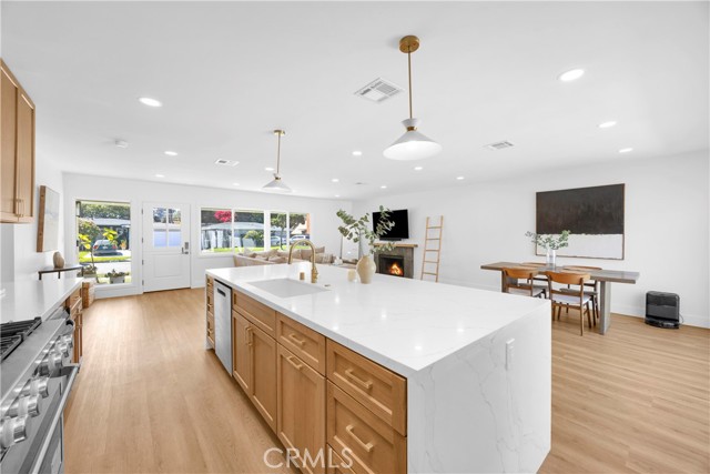 2430 Marber Avenue, Long Beach CA: https://media.crmls.org/medias/6245f251-e260-4142-8ac2-d97d3f085f49.jpg