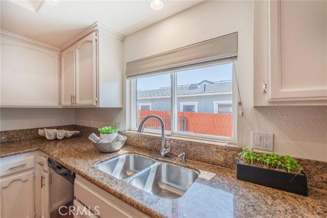 2103 Belmont Lane, Redondo Beach CA: https://media.crmls.org/medias/62463eb6-7a46-441e-b140-f69d452c8b5a.jpg