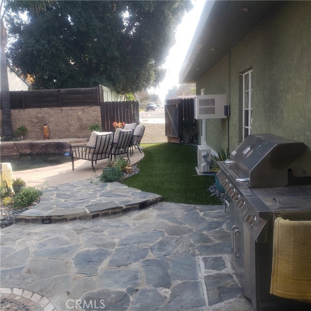 8110 Brownstone Street, Sunland CA: https://media.crmls.org/medias/624642ab-3515-4c68-b048-88342ab2ef34.jpg