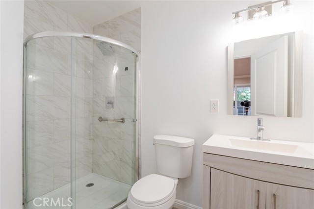 Detail Gallery Image 12 of 21 For 14608 Cohasset Street, Van Nuys,  CA 91405 - 3 Beds | 2 Baths