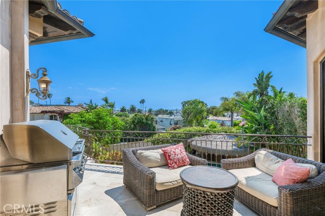215 S Poinsettia Avenue, Manhattan Beach CA: https://media.crmls.org/medias/6246ca67-6c24-4333-9340-fce89dc63fef.jpg