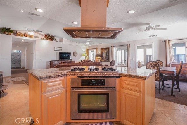 61975 La Brisa Drive, Joshua Tree CA: https://media.crmls.org/medias/6246d835-e848-4d2e-8fa2-0c1fffd1dd8c.jpg