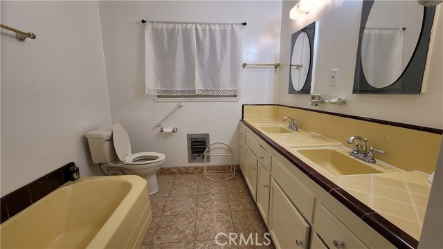 Main bathroom.