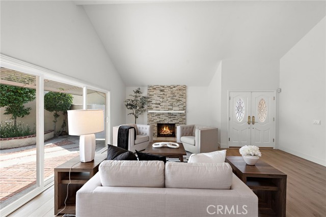 Image 5 of 43 For 22622 La Quinta Drive