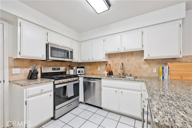 Detail Gallery Image 7 of 23 For 16001 S Vermont Ave #40,  Gardena,  CA 90247 - 3 Beds | 2/1 Baths