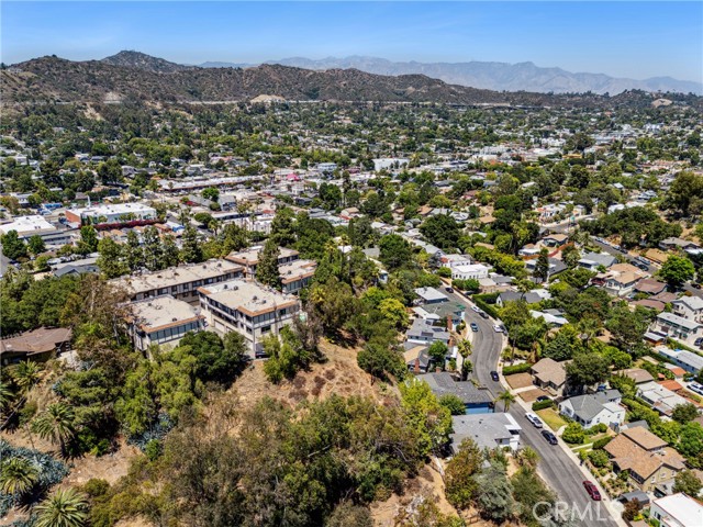 1832 Oak Tree Drive, Los Angeles CA: https://media.crmls.org/medias/624856ef-1cae-4078-b40f-5fe94a696ffa.jpg