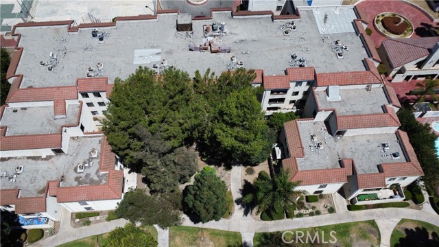 600 W Third St, Santa Ana CA: https://media.crmls.org/medias/62487420-ceaa-454b-b394-0afab3df2acc.jpg