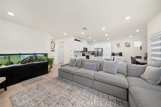 4079 Summer Way, Corona CA: https://media.crmls.org/medias/6249b417-4bfe-42b3-80f4-76e4035906a9.jpg