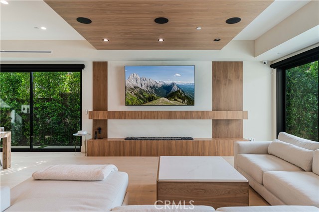 Detail Gallery Image 8 of 46 For 5075 Enfield, Encino,  CA 91316 - 4 Beds | 5 Baths